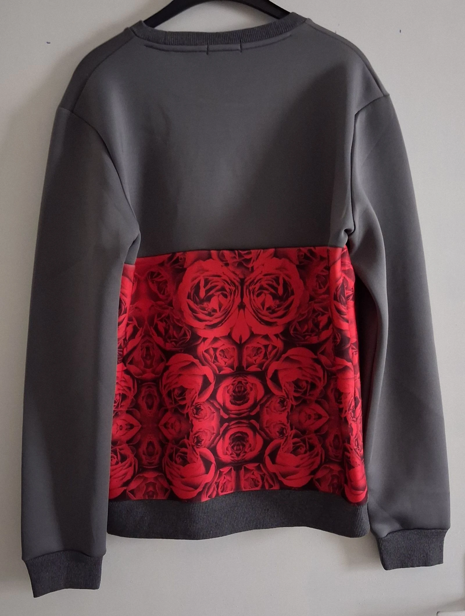Grijze trui met rode rozen Dontoki Denim – photo 4